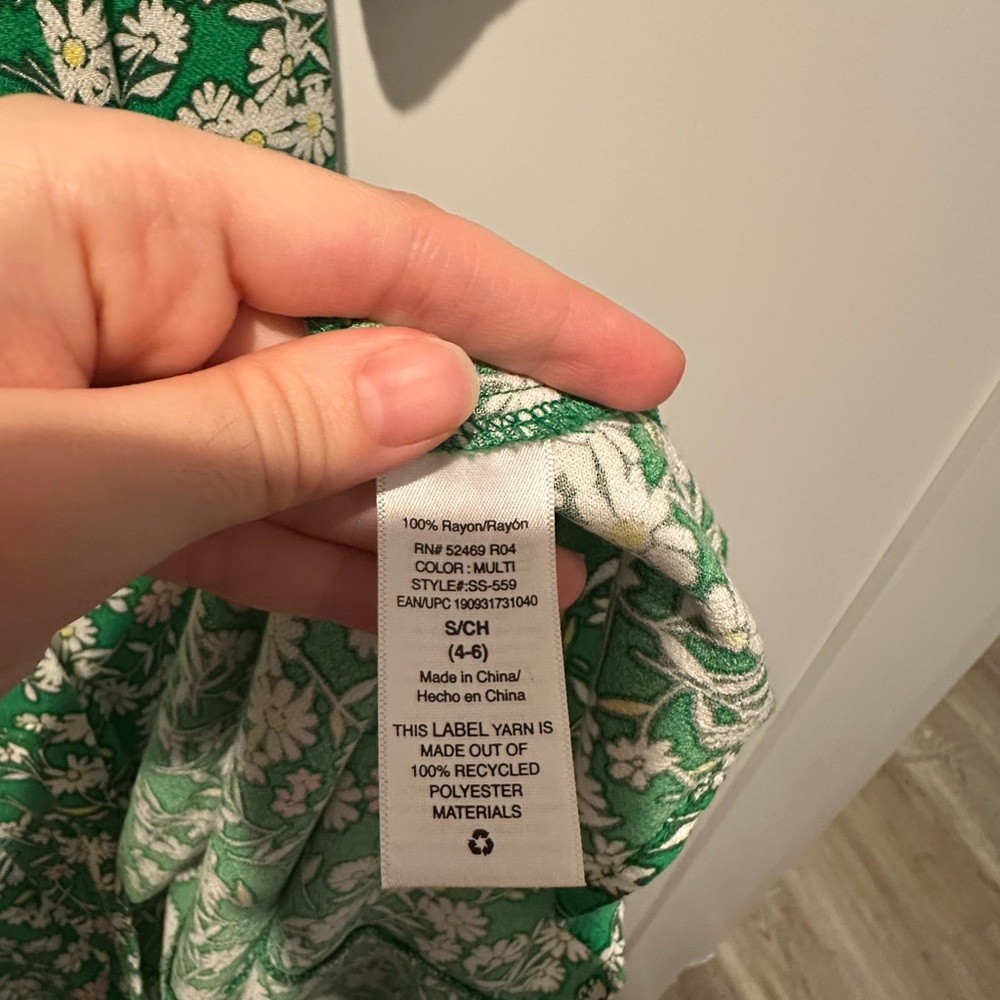 EUC Scoop Neck Floral Green Midi Dress with Puff Sleeves and Cinched Waist - Picture 4 of 4